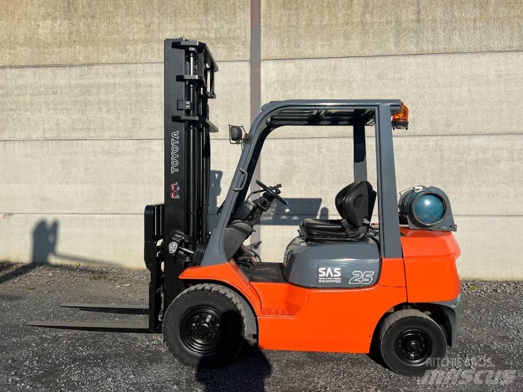 Toyota 42-7FGF25 天然气叉车