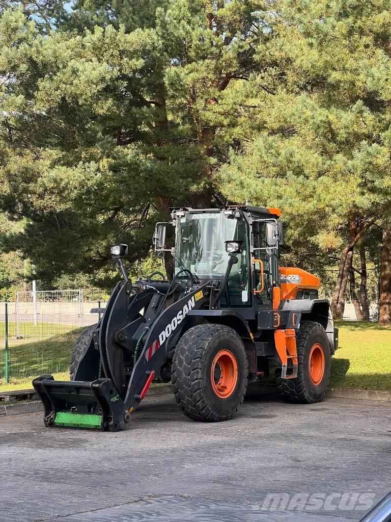 Doosan DL 220-7 轮式装载机