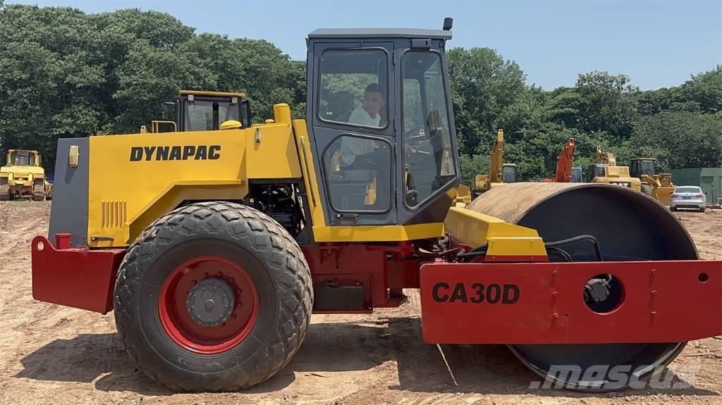 Dynapac CA 30 D 单轮压路机
