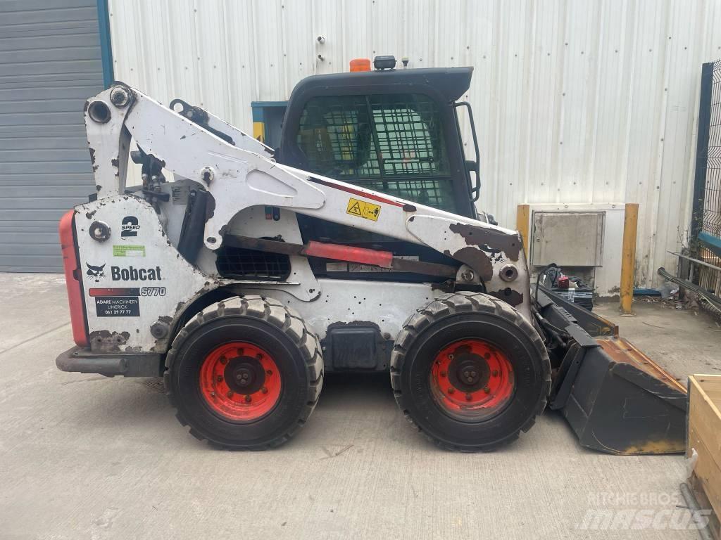 Bobcat 377 滑移装载机