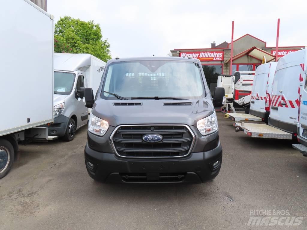 Ford Transit 大型面包车