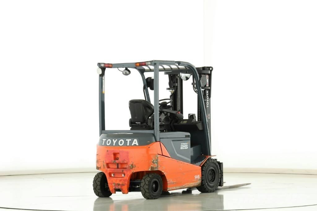 Toyota 8 FBMT 25 电动叉车