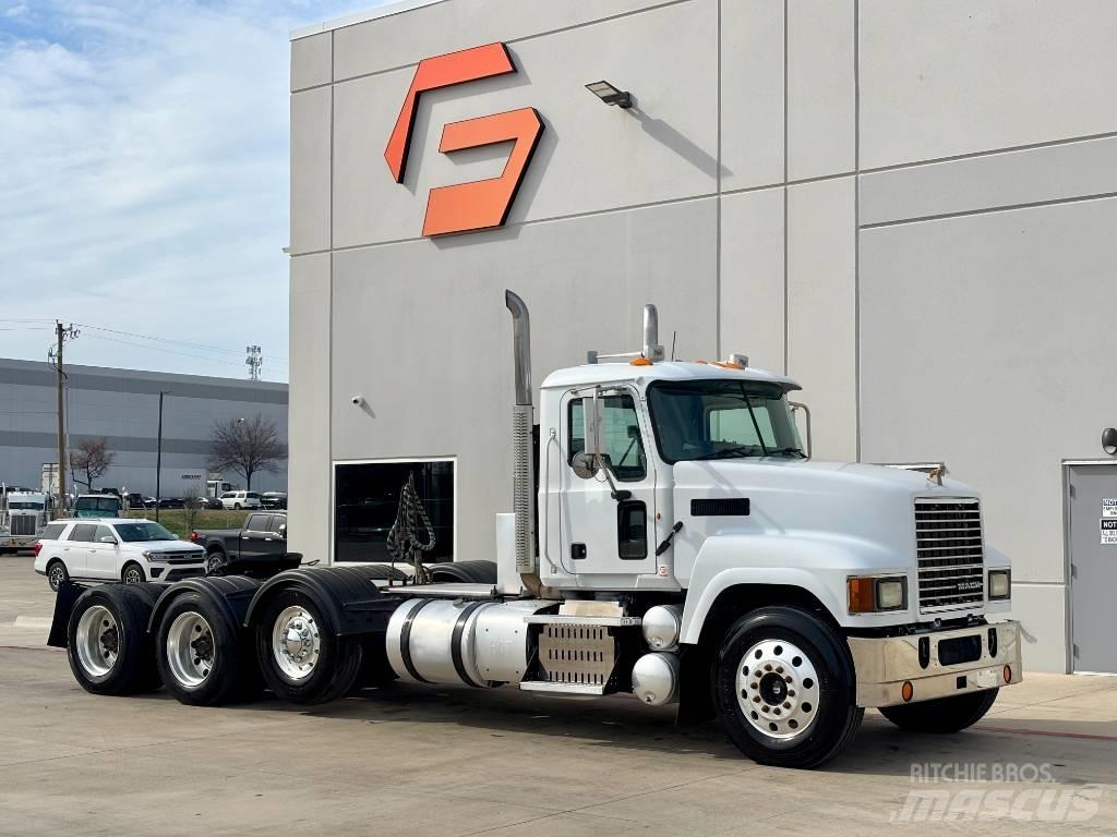 Mack CHU 613 牵引车