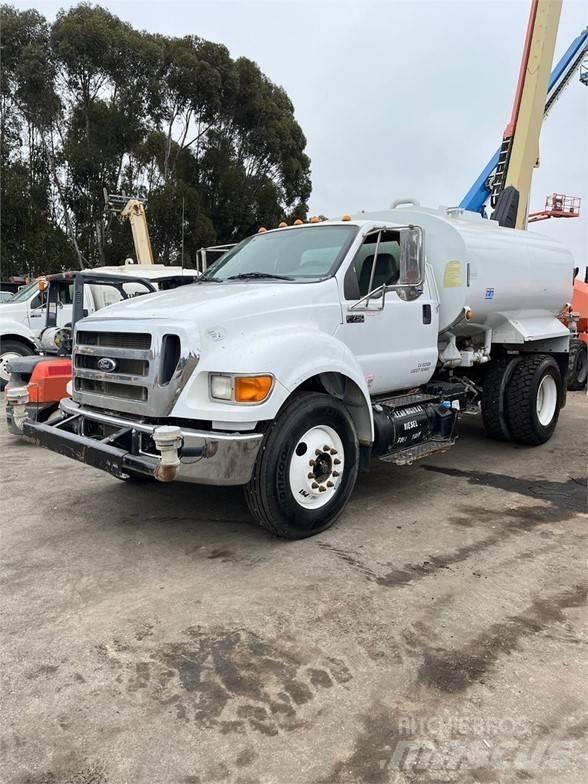Ford F750 油罐车
