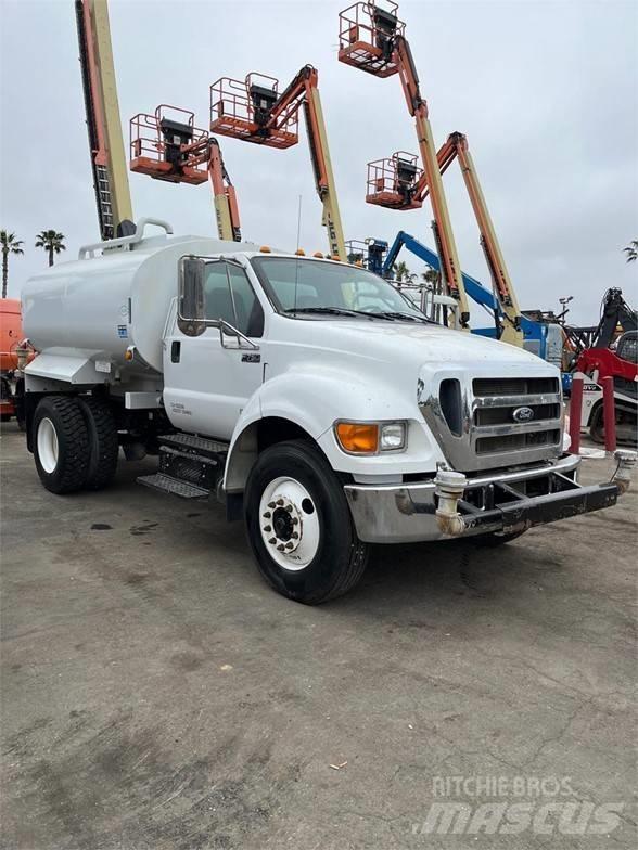 Ford F750 油罐车