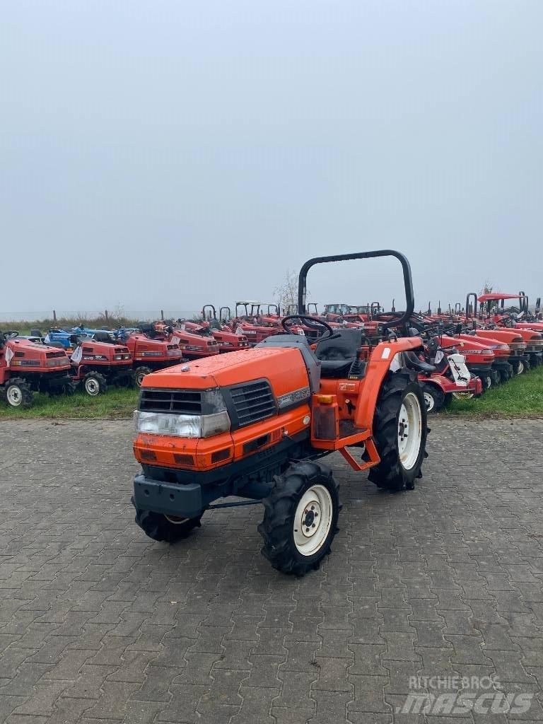 Kubota GL 220 小型拖拉机
