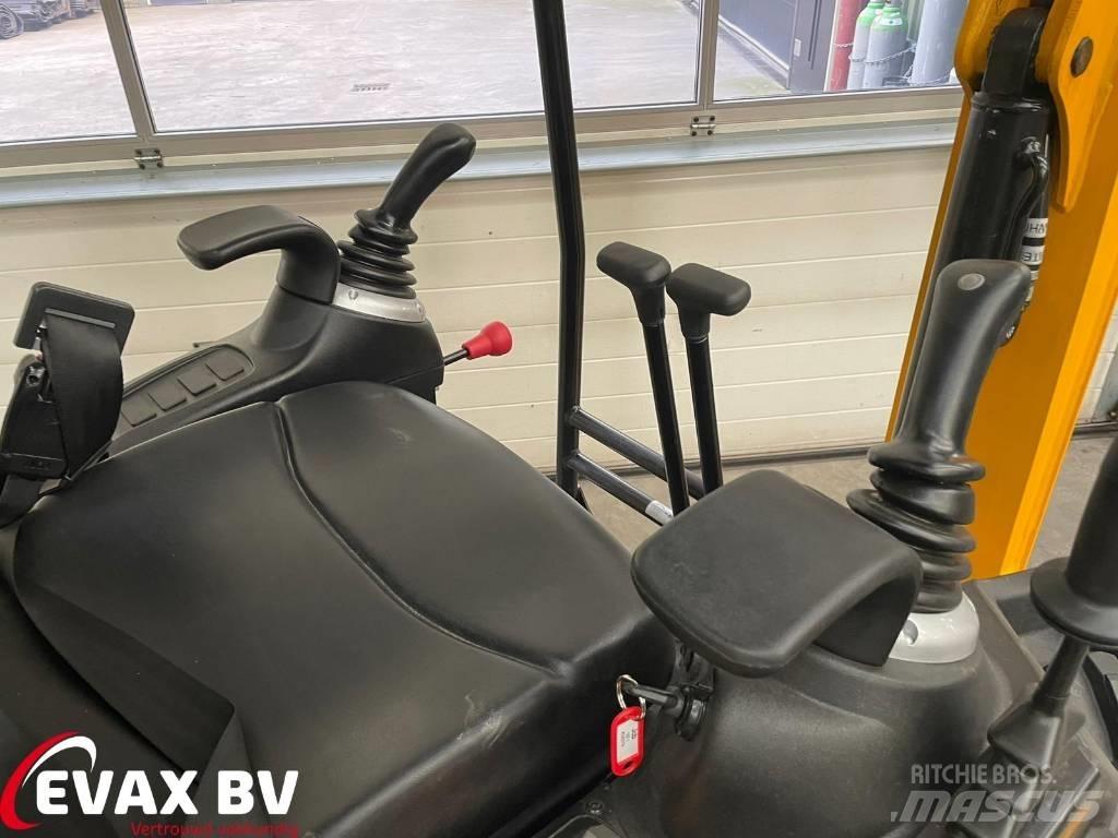 JCB 18 Z 小型挖掘机