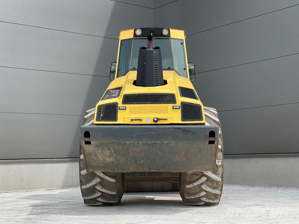 Bomag BW 216 DH-4i 单轮压路机