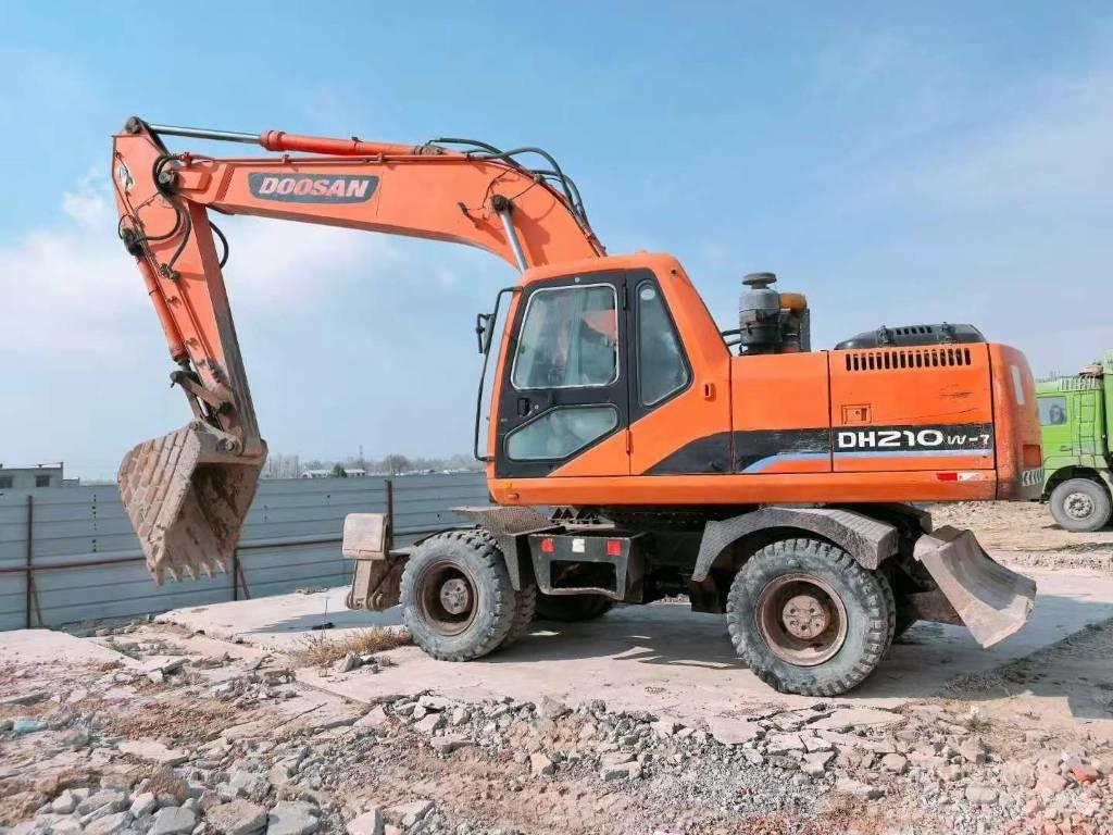 Doosan DH 210 W 轮式挖掘机