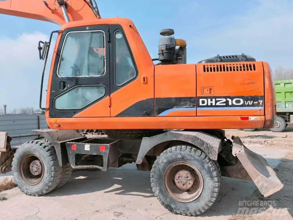 Doosan DH 210 W 轮式挖掘机