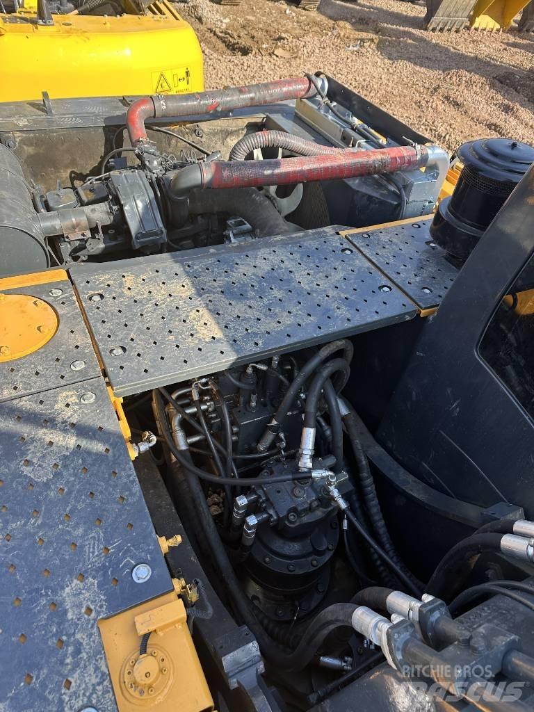 Hyundai Robex 215 履带挖掘机