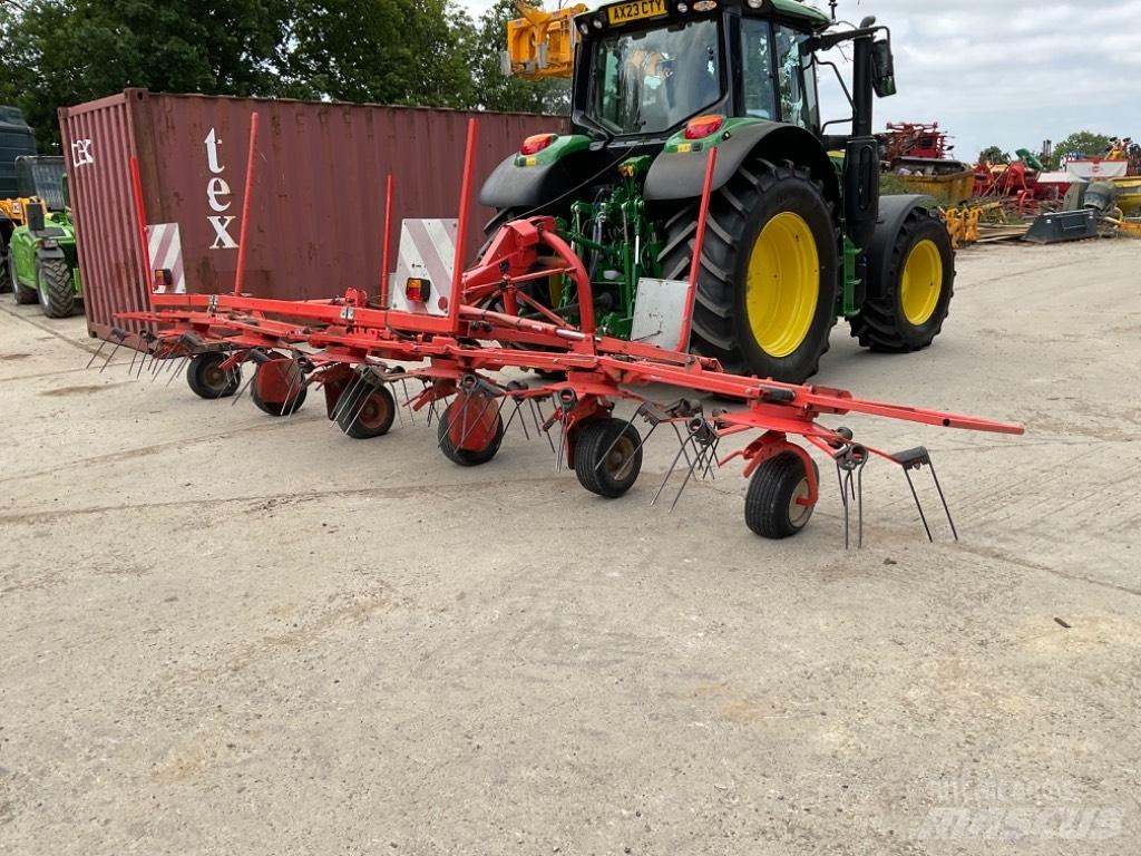 Kuhn GF 6502 犁耙和摊草机