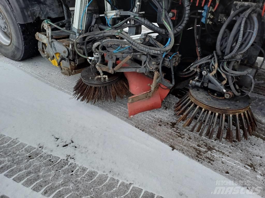 Volvo FMX 道路清扫车