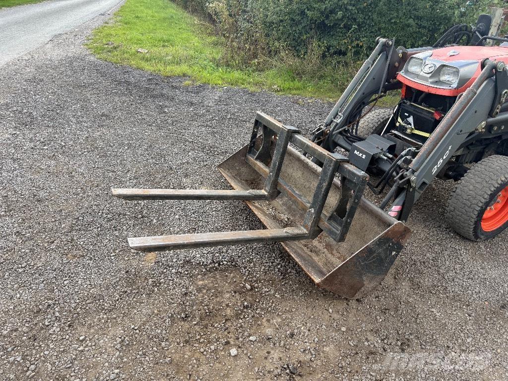 Kubota STV 36 小型拖拉机