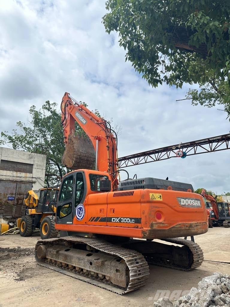 Doosan DX300 履带挖掘机