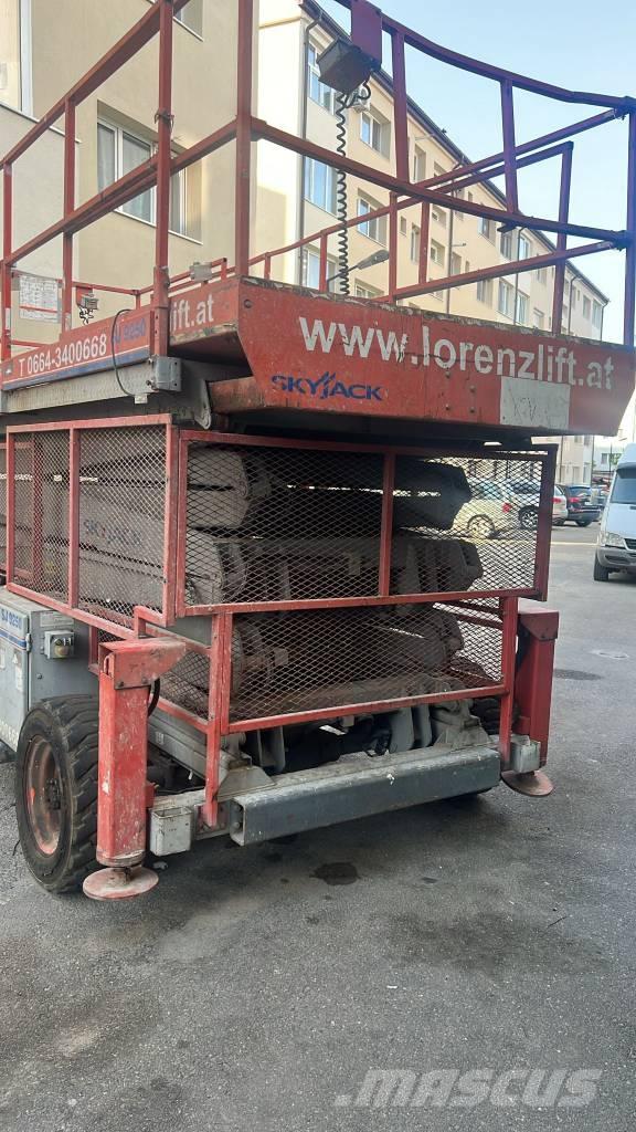 SkyJack SJ 9250 施工升降机