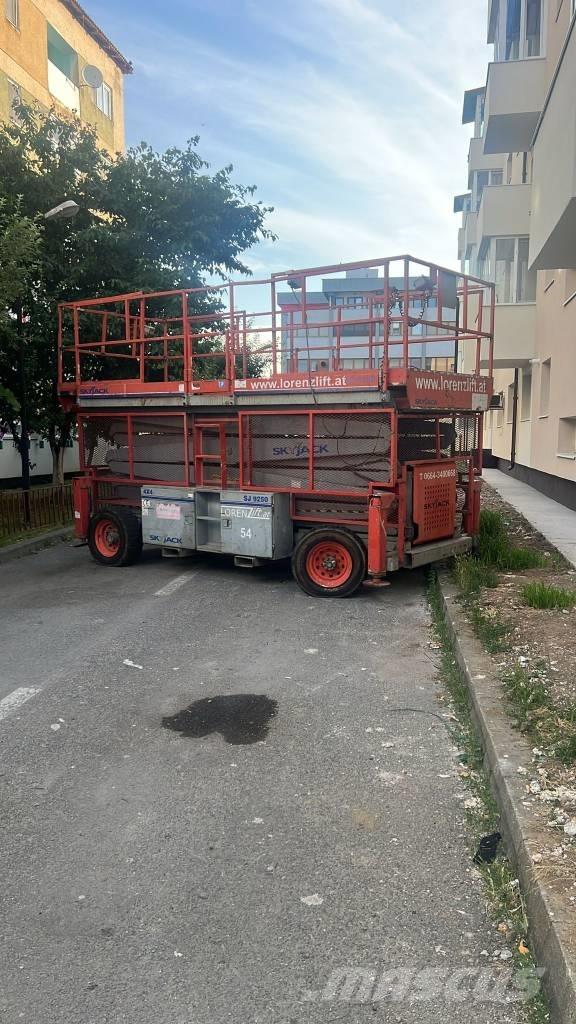 SkyJack SJ 9250 施工升降机