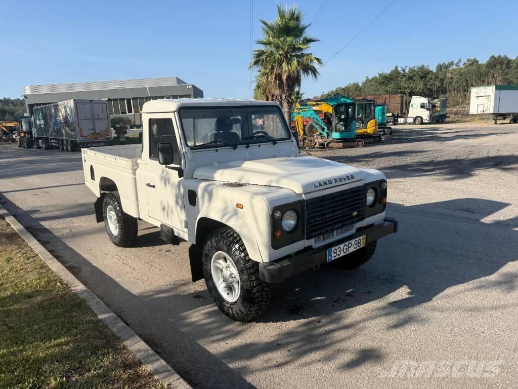 Land Rover Defender 皮卡车