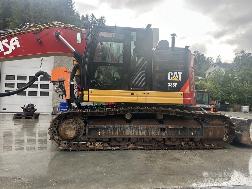 CAT 335 F L 钻孔机