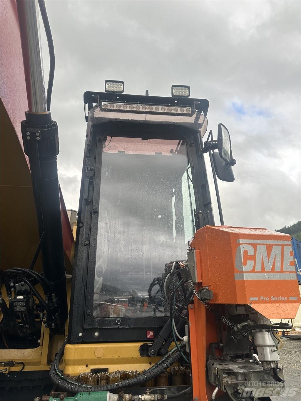 CAT 335 F L 钻孔机