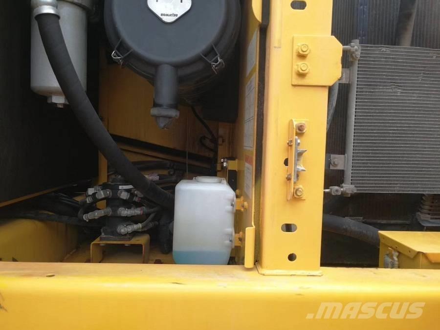 Komatsu pc200-8 履带挖掘机