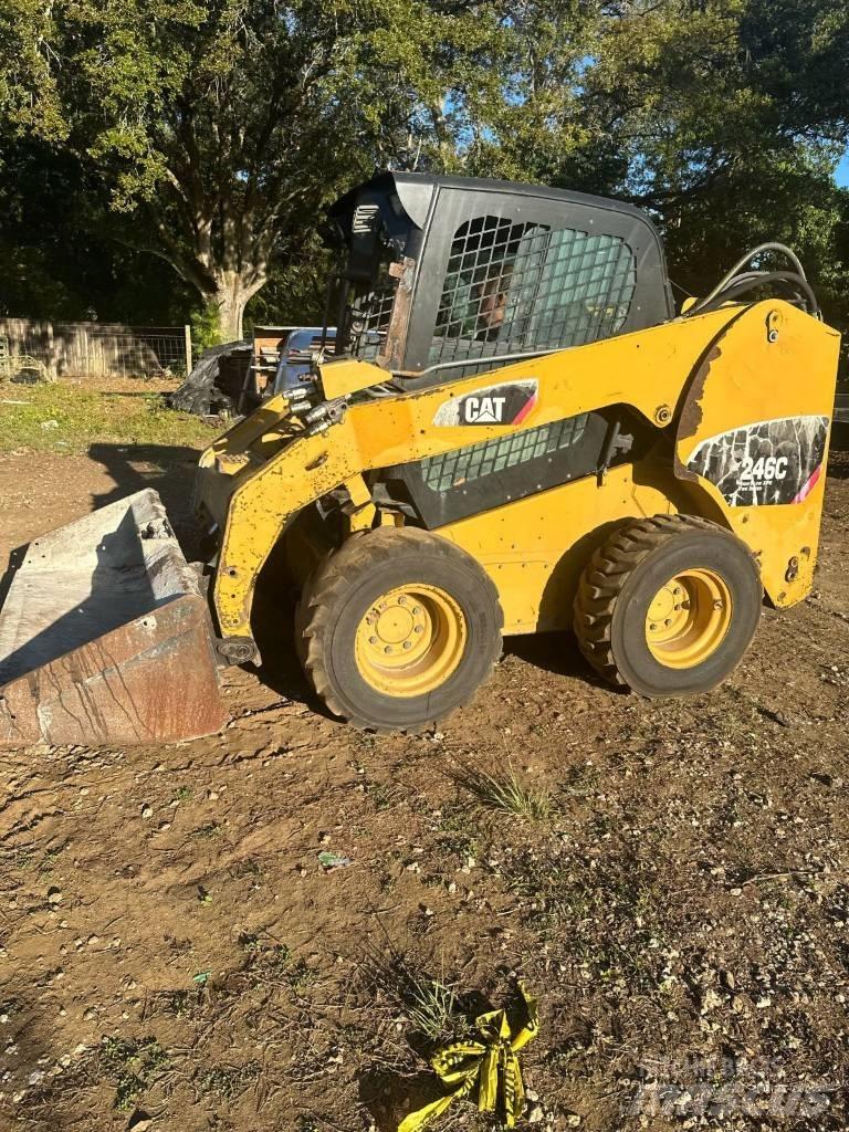 CAT 246 C 滑移装载机