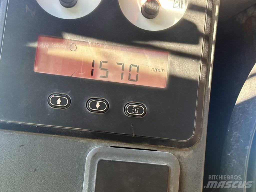CAT 246 C 滑移装载机