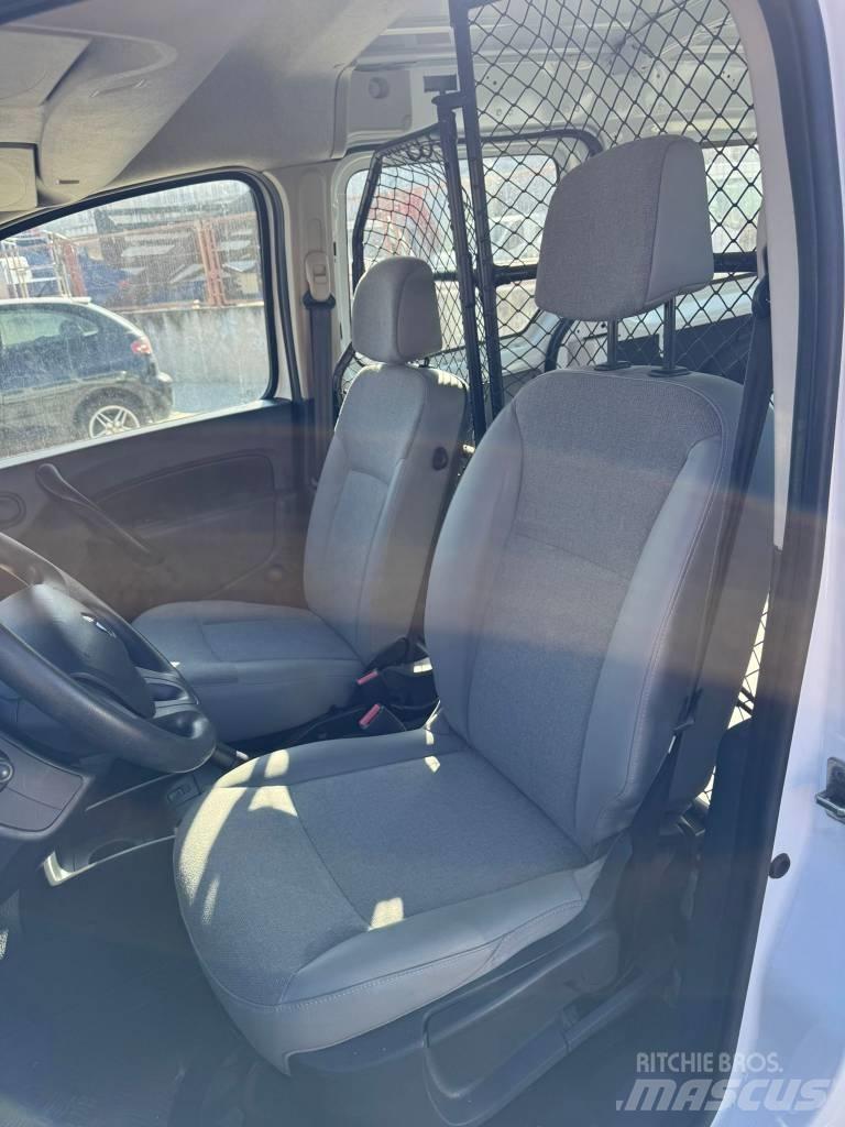 Renault Kangoo 商务面包车