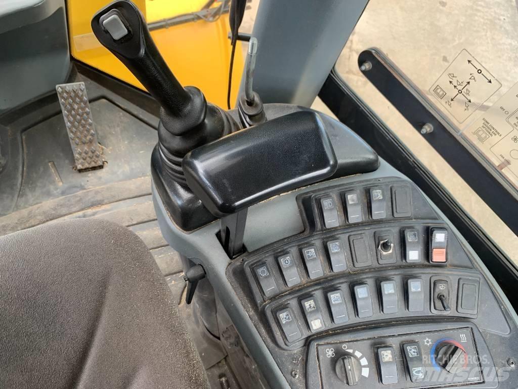 New Holland W 130 C 轮式装载机