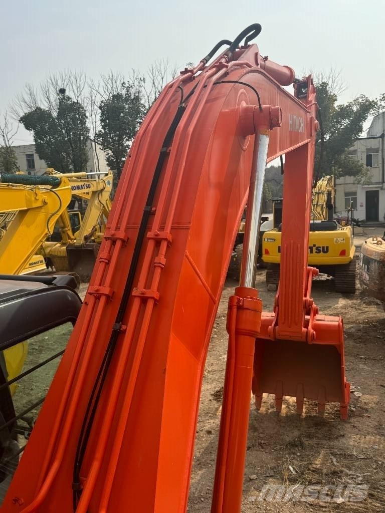 Hitachi ZX 240 履带挖掘机