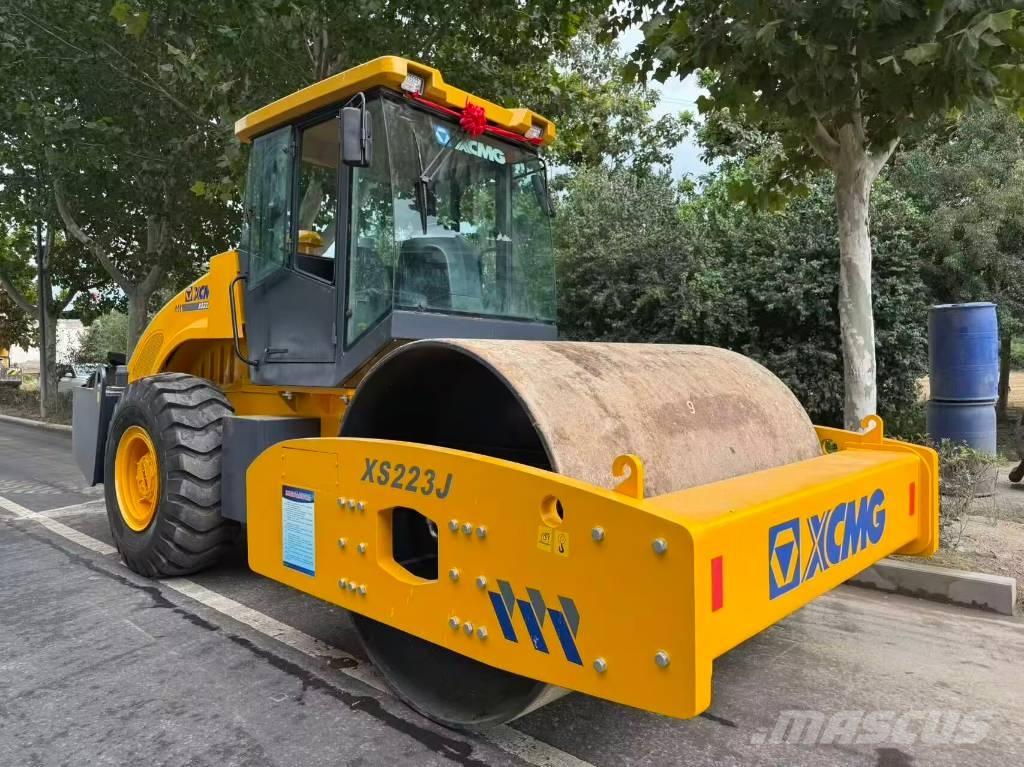 XCMG XS 223 J 单轮压路机