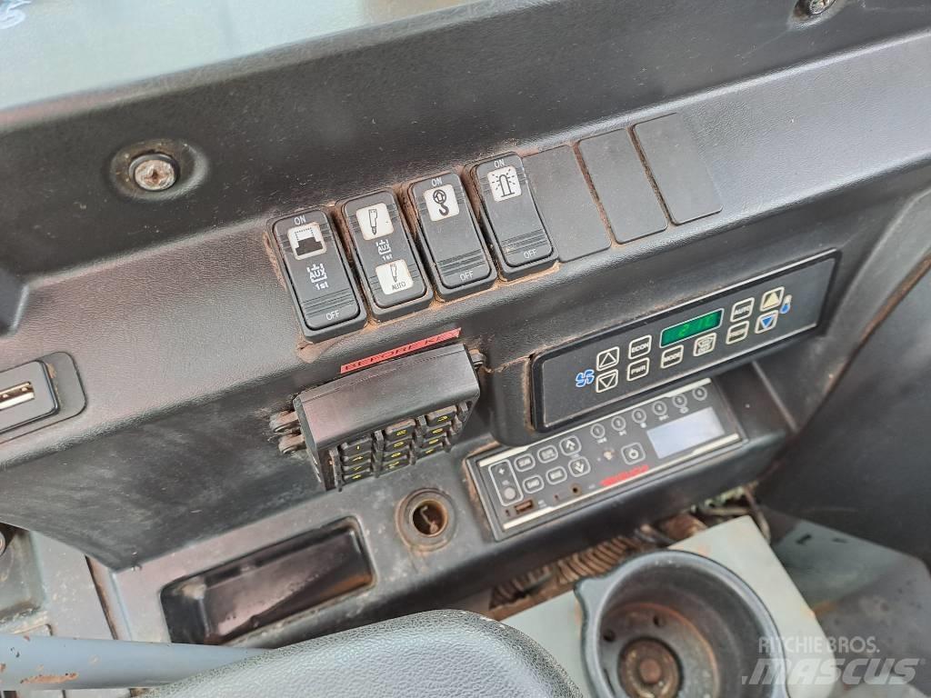 Takeuchi TB2150 履带挖掘机