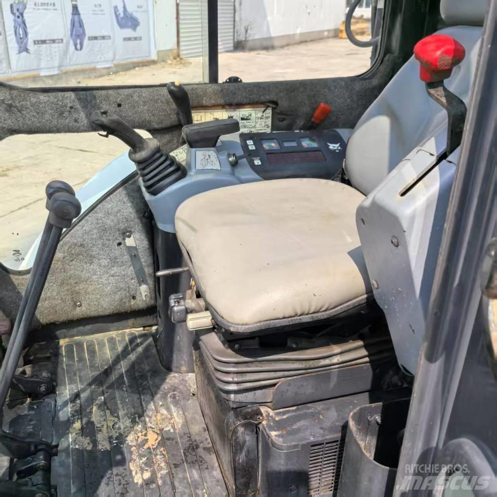 Bobcat 331 小型挖掘机