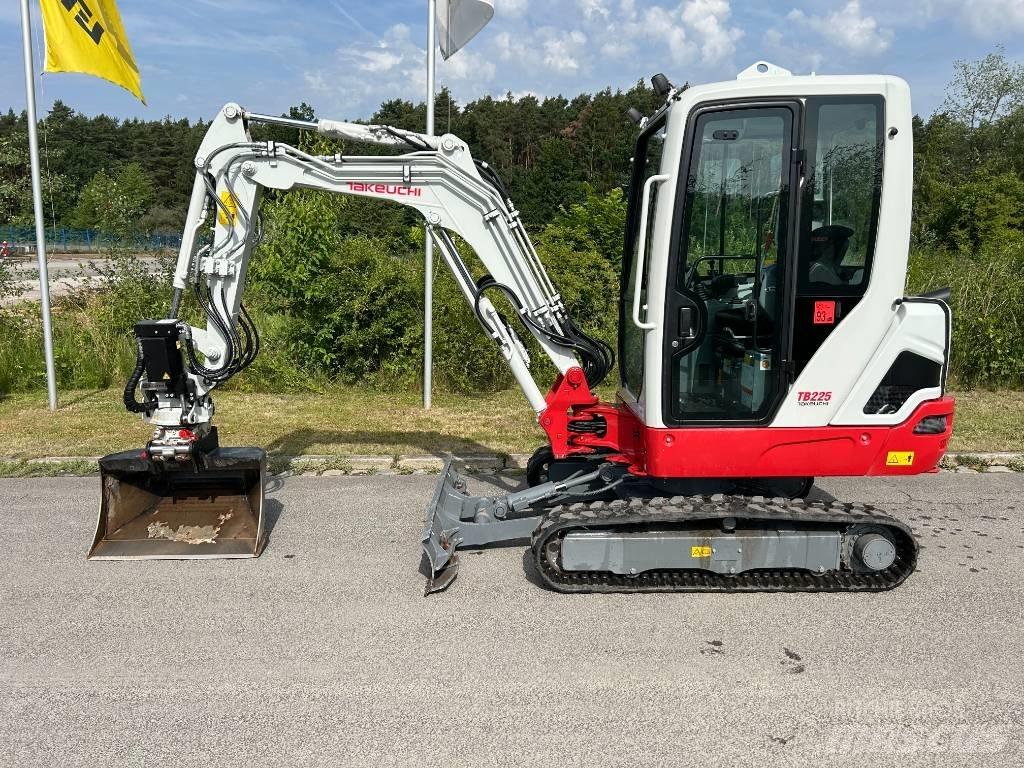 Takeuchi TB 225A V5 小型挖掘机