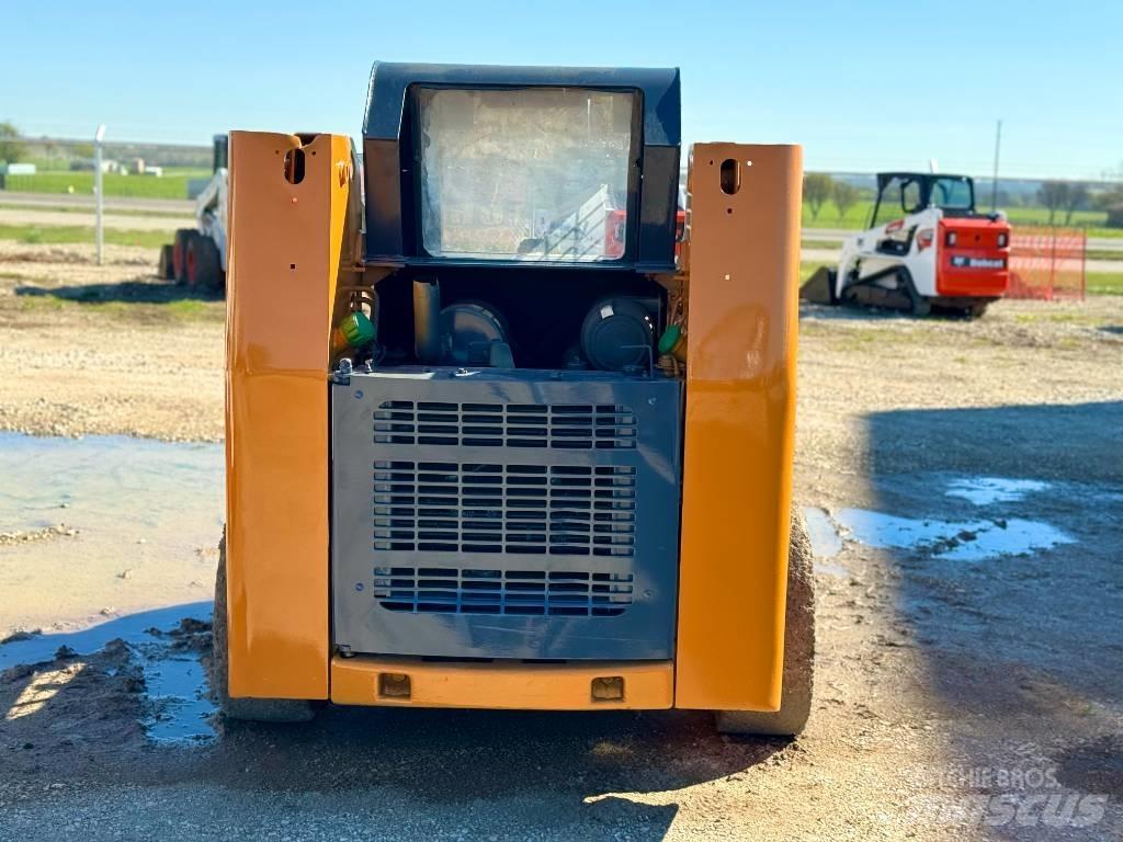 CASE 40 XT 滑移装载机