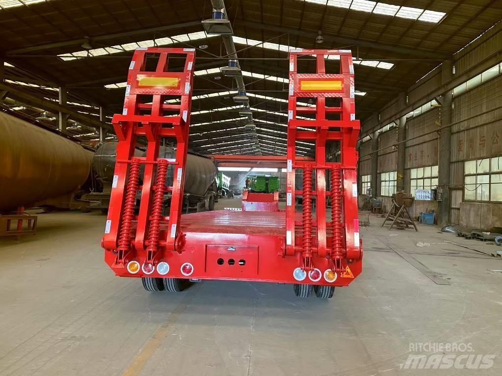 XINYU 800 低平板半挂车