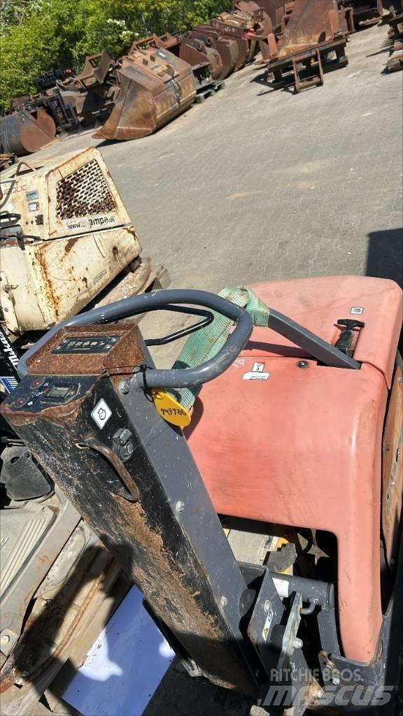 Husqvarna LG504 平板夯
