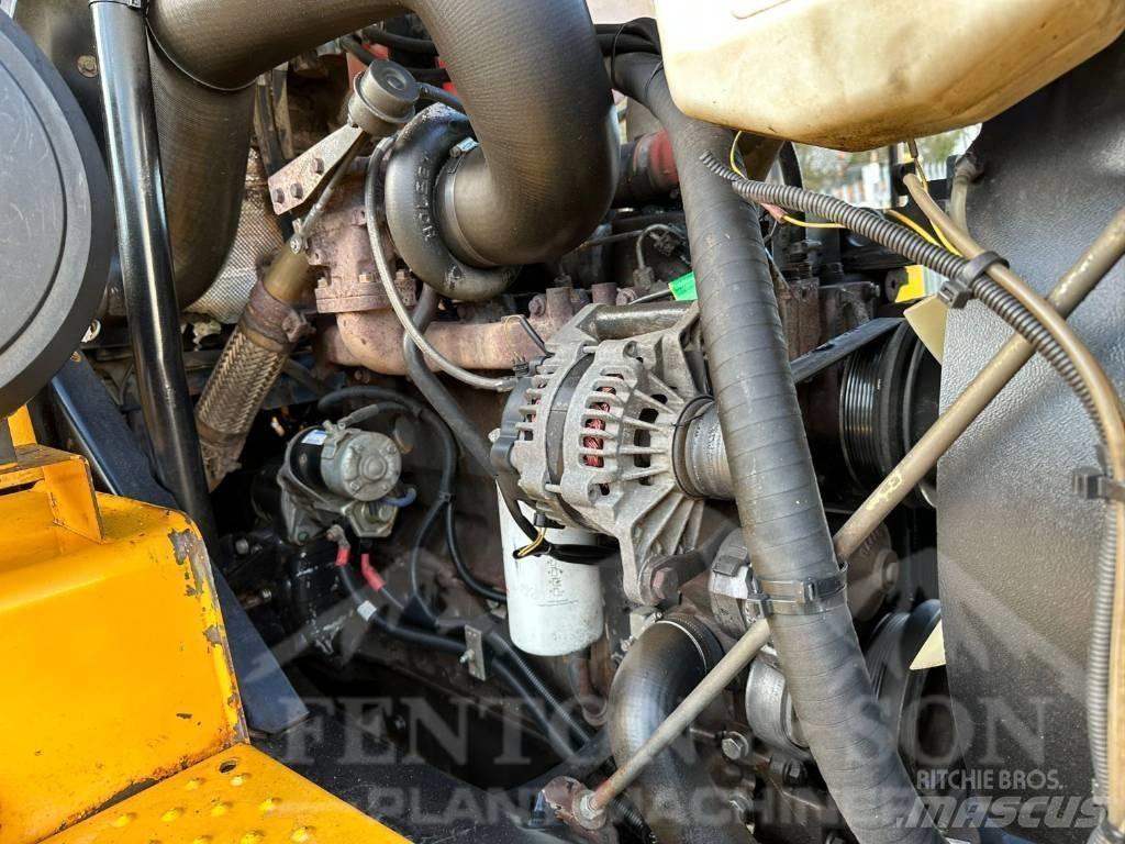 JCB 714 铰接式自卸车