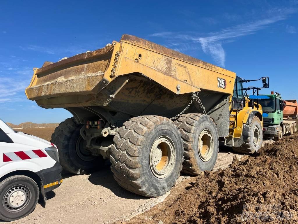 CAT 745 铰接式自卸车
