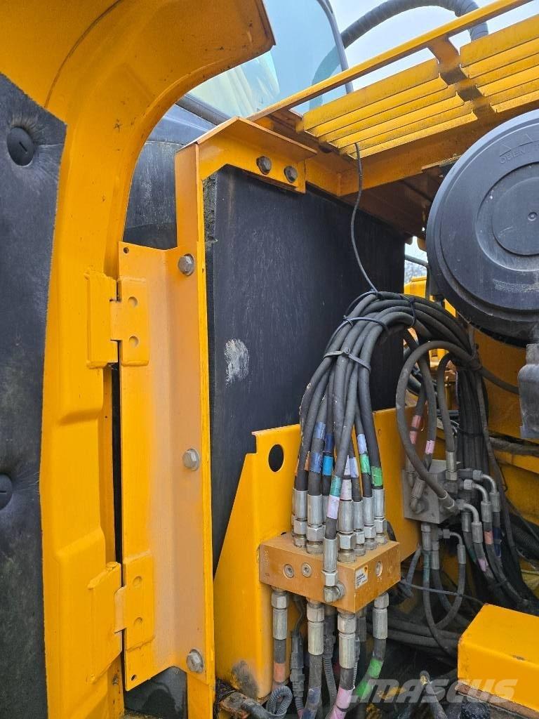 JCB JS 210 LC 履带挖掘机