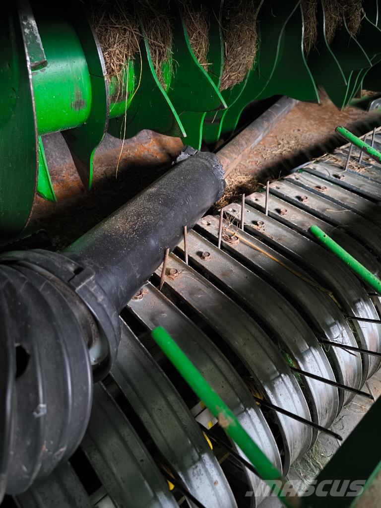 John Deere V461M 圆捆打捆机