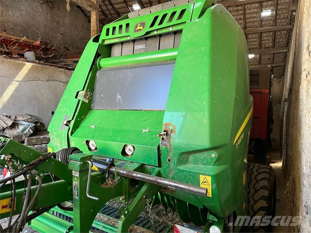 John Deere V461M 圆捆打捆机