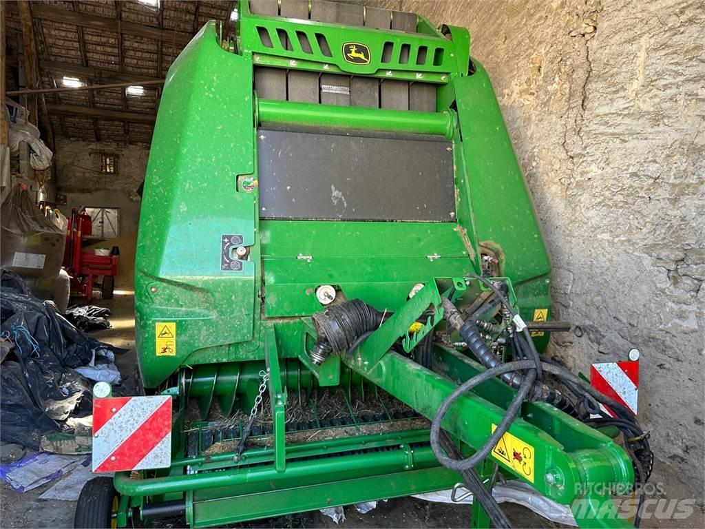 John Deere V461M 圆捆打捆机