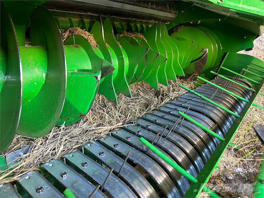 John Deere V461M 圆捆打捆机