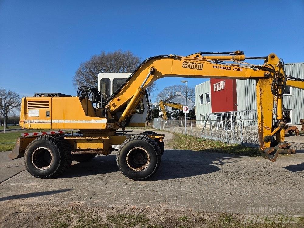 Liebherr A900 轮式挖掘机