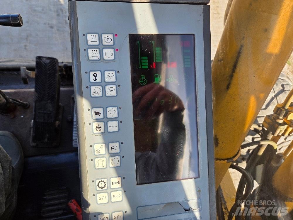 Liebherr A900 轮式挖掘机