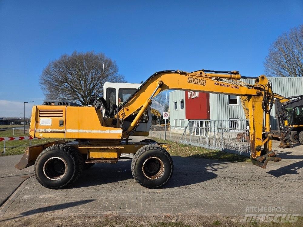 Liebherr A900 轮式挖掘机