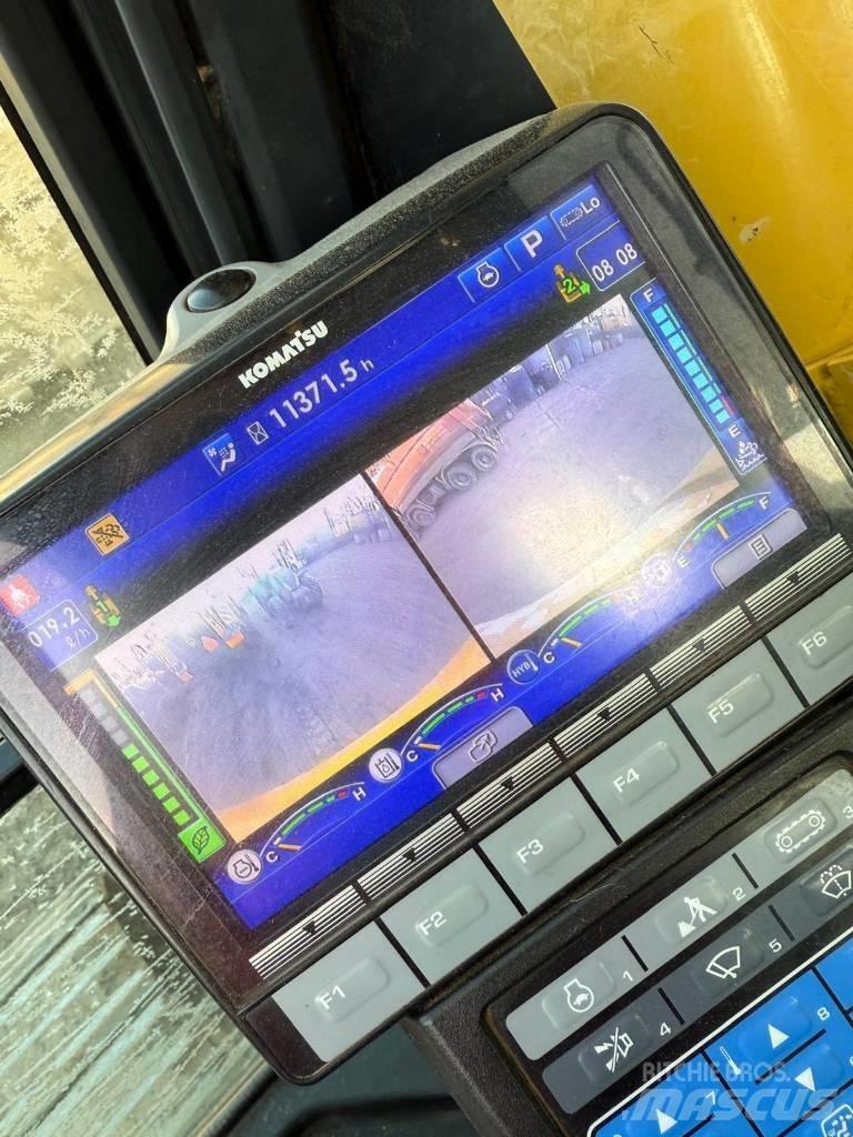Komatsu HB 365 履带挖掘机