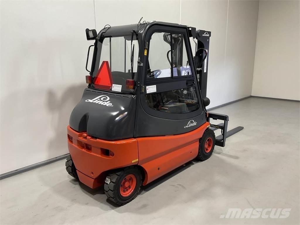Linde E25P - 02 电动叉车