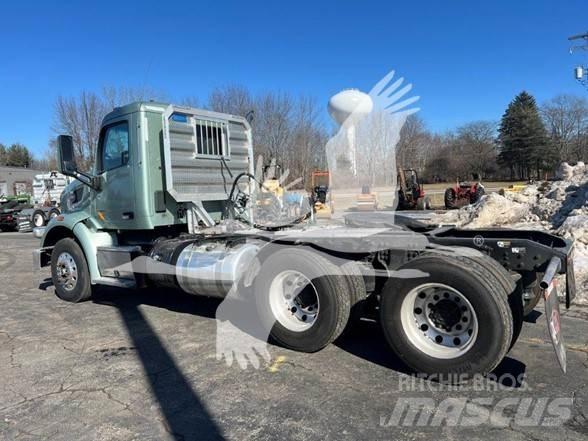 Peterbilt 567 牵引车